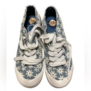 Women’s Size 7.5 Jazzin Pansy RocketDog Sneakers NWOB